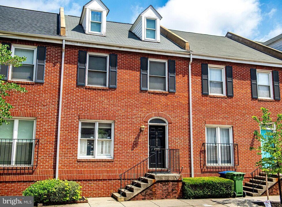 2006 Aliceanna St in Baltimore, MD - Building Photo
