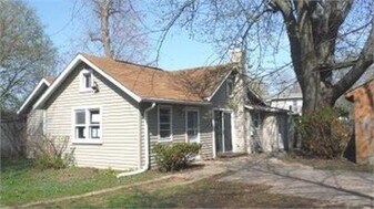 829 Fulton Ave in Winthrop Harbor, IL - Building Photo