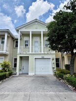 10747 NW 76th Ln in Doral, FL - Building Photo