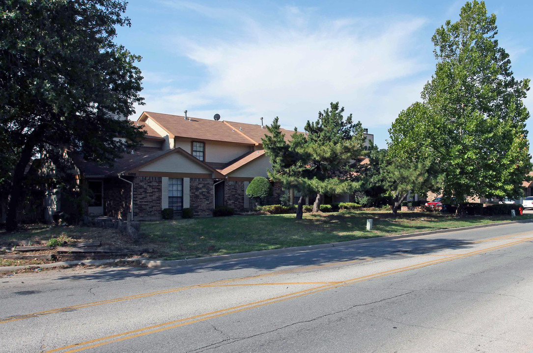 Rams Head Villa Apartments in Oklahoma City, OK - Building Photo