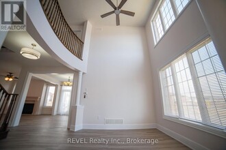 8373 Sweet Chestnut Dr in Niagara Falls, ON - Building Photo - Building Photo
