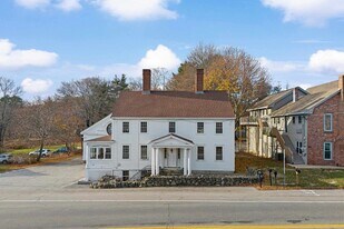 80 Lafayette Rd in Hampton Falls, NH - Building Photo