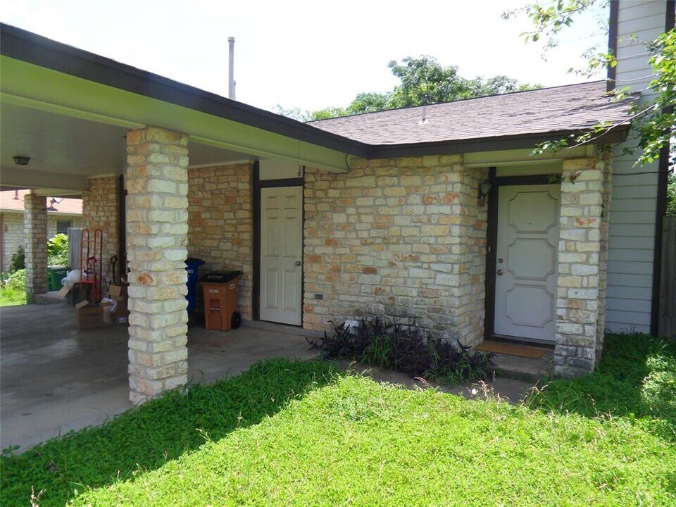 811 Sirocco Dr in Austin, TX - Building Photo