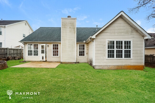 1045 Meadow Glen Cir in Fairburn, GA - Building Photo - Building Photo