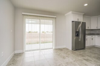 1077 Capri Cir in La Belle, FL - Building Photo - Building Photo