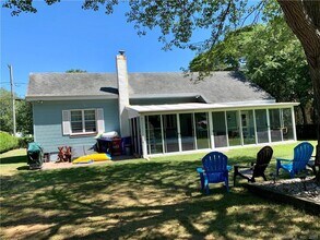 11 Miami Ave in Old Lyme, CT - Building Photo - Building Photo