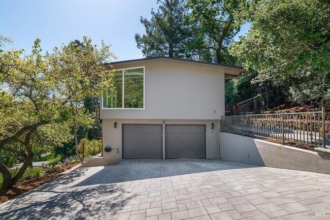 5 Oak Springs Dr in San Anselmo, CA - Building Photo - Building Photo