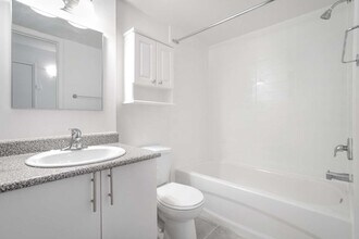 2500 Boul Cavendish in Montréal, QC - Building Photo - Building Photo