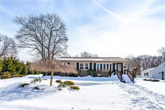 152 Almy St in Warwick, RI - Building Photo - Building Photo