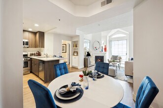 The Preston Miracle Mile Apartments in Los Angeles, CA - Foto de edificio - Interior Photo