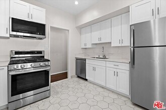 9689 W Olympic Blvd in Beverly Hills, CA - Building Photo - Building Photo