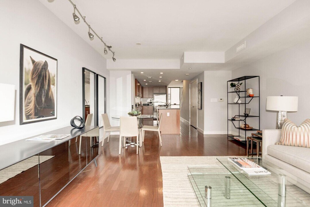 912 F St NW-Unit -909 in Washington, DC - Foto de edificio