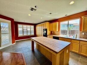 2088 Venezia St in Los Banos, CA - Building Photo - Building Photo