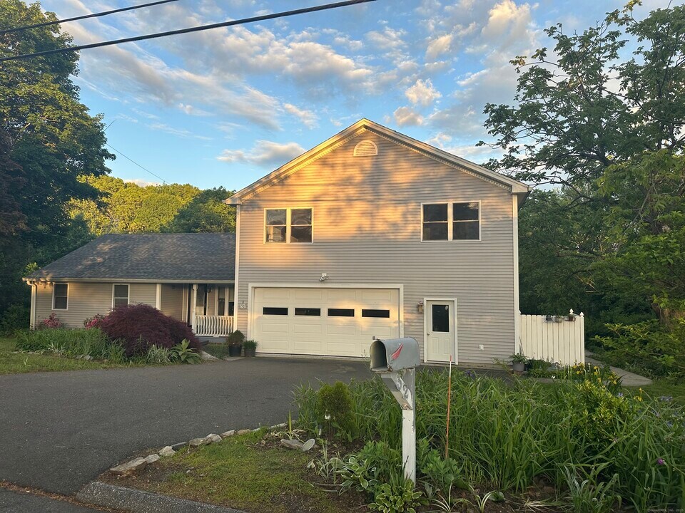 32 Benz St in Ansonia, CT - Building Photo
