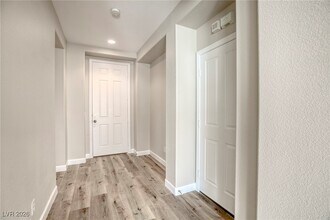 9235 Avon Park Ave in Las Vegas, NV - Building Photo - Building Photo