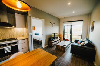 835 Sterling Lyon Pkwy in Winnipeg, MB - Building Photo - Building Photo
