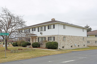 Brookfield Apartments in Lapeer, MI - Building Photo - Building Photo