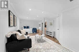 70 Silverdart Crescent in Richmond Hill, ON - Building Photo - Building Photo