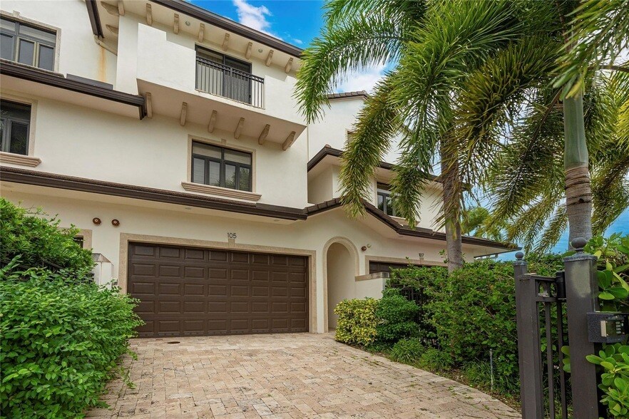 105 Isle of Venice Dr in Fort Lauderdale, FL - Building Photo