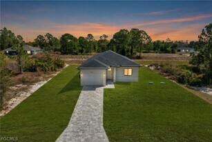 1037 Citrus Ave S in Lehigh Acres, FL - Building Photo