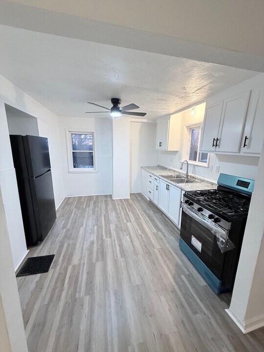 537 McCully St in White Oak, PA - Building Photo