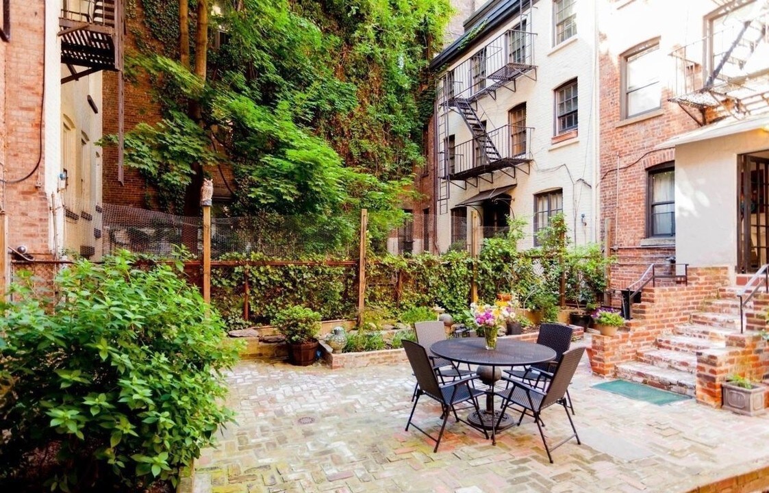 113 W 15th St-Unit -2W in New York, NY - Building Photo