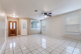 102 Cindy Lou Dr in San Antonio, TX - Building Photo - Building Photo