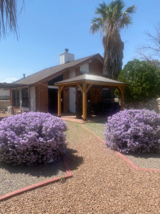895 Melville Ln in El Paso, TX - Building Photo