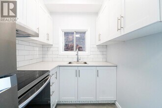 199 Augusta Ave in Toronto, ON - Building Photo - Building Photo