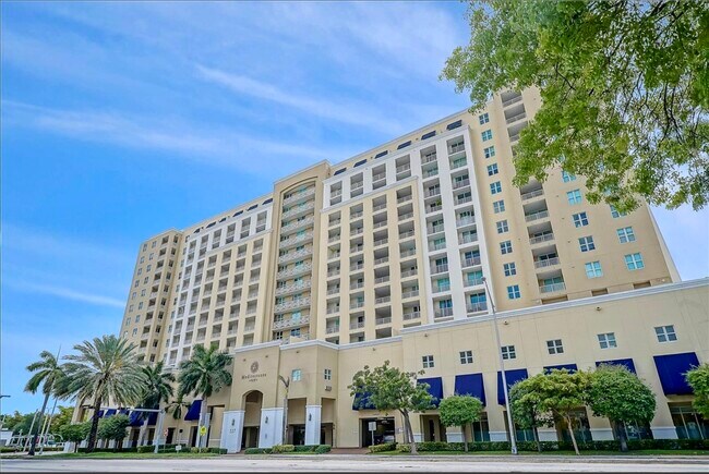 117 NW 42nd Ave, Unit 508 in Miami, FL - Foto de edificio - Building Photo