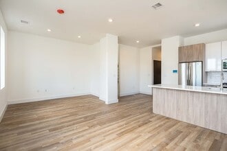 105 South St, Unit 4 in Jersey City, NJ - Foto de edificio - Building Photo