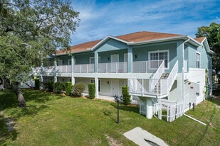 Pine Oaks Apartments in Spring Hill, FL - Building Photo