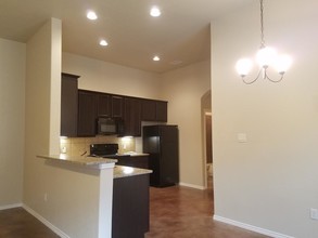 209-211 Joanne Cove-Unit -1 in New Braunfels, TX - Foto de edificio - Building Photo