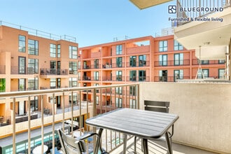 6200 Hollywood Blvd-Unit -FL5-ID687 in Los Angeles, CA - Building Photo - Building Photo