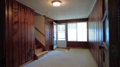 12 Oak Hill Rd in Southborough, MA - Building Photo - Building Photo