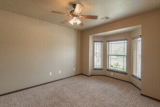 701 Lindsey Ln in Moore, OK - Building Photo - Building Photo