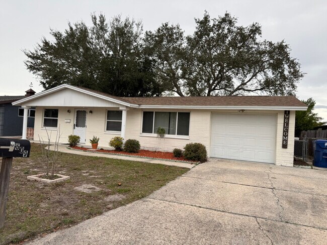 3509 Nixon Rd in Holiday, FL - Foto de edificio - Building Photo
