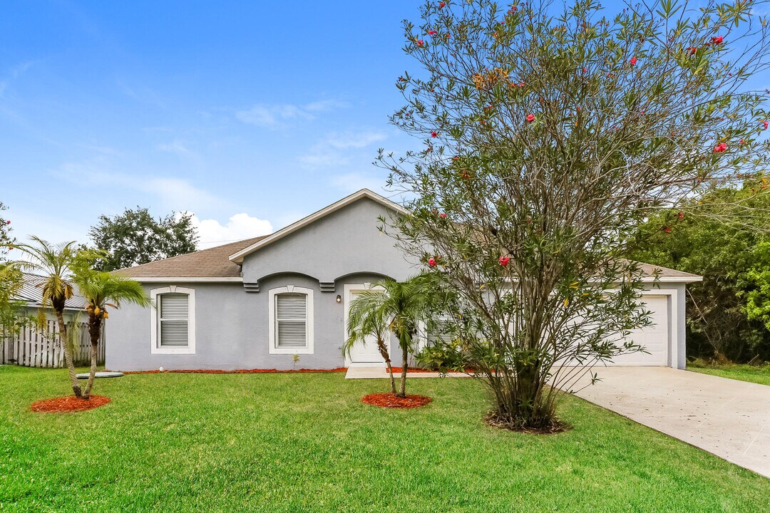 3686 SW Foremost Dr in Port St. Lucie, FL - Building Photo