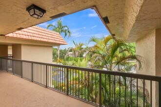 200 Jacaranda Country Club Dr in Plantation, FL - Building Photo - Building Photo