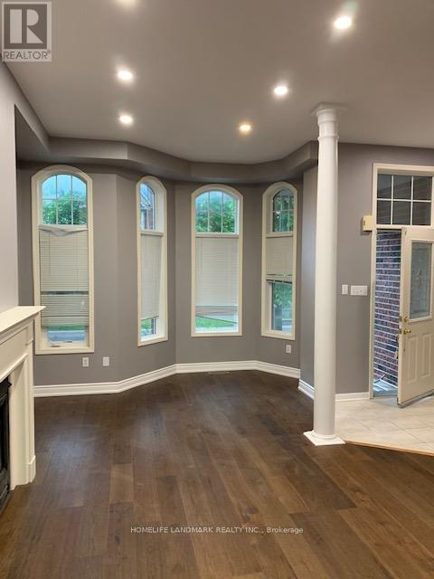 55 Cornell Park Ave in Markham, ON - Building Photo