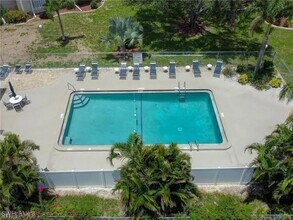 2244 Winkler Ave in Ft. Myers, FL - Building Photo - Building Photo