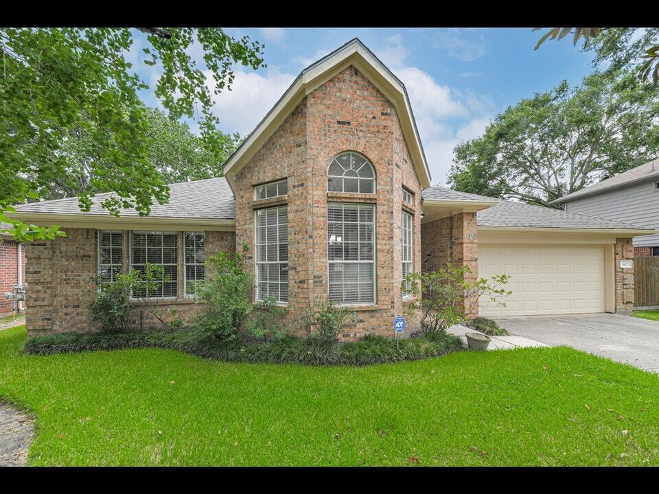 3627 Liles Ln in Humble, TX - Foto de edificio