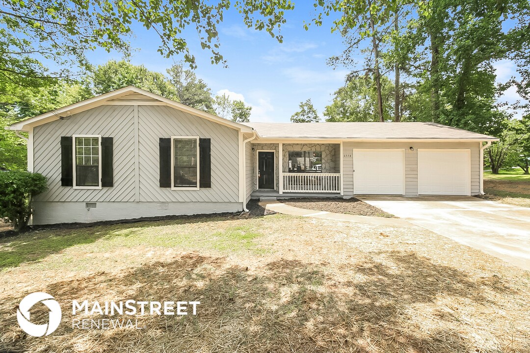 6974 Babbling Brook Dr in Rex, GA - Building Photo