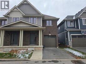 4 Lindsay Wy in Grimsby, ON - Building Photo