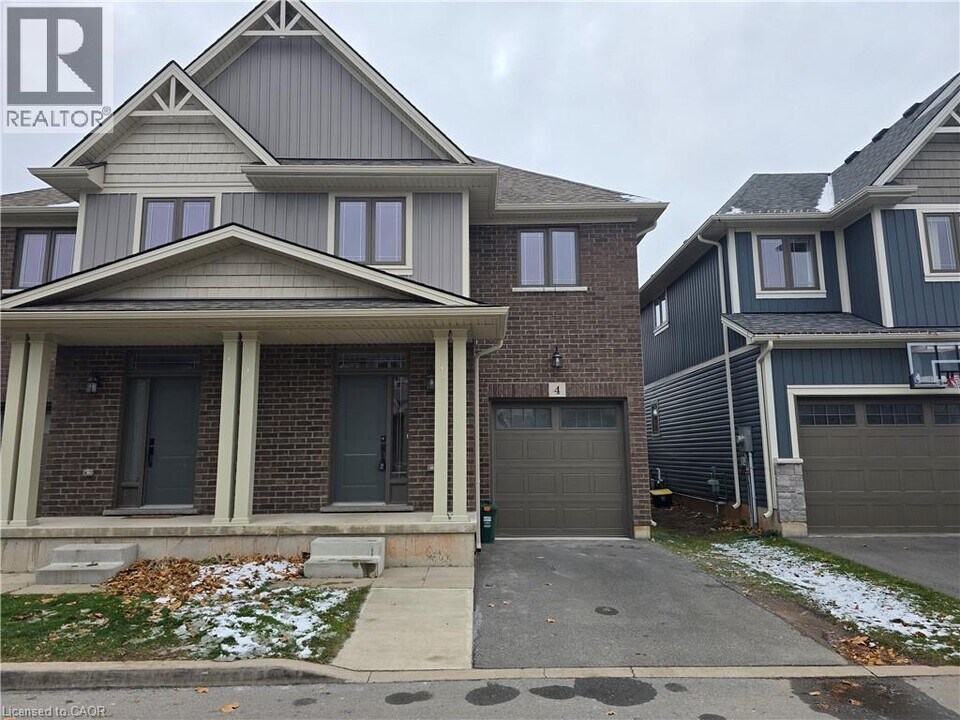 4 Lindsay Wy in Grimsby, ON - Building Photo