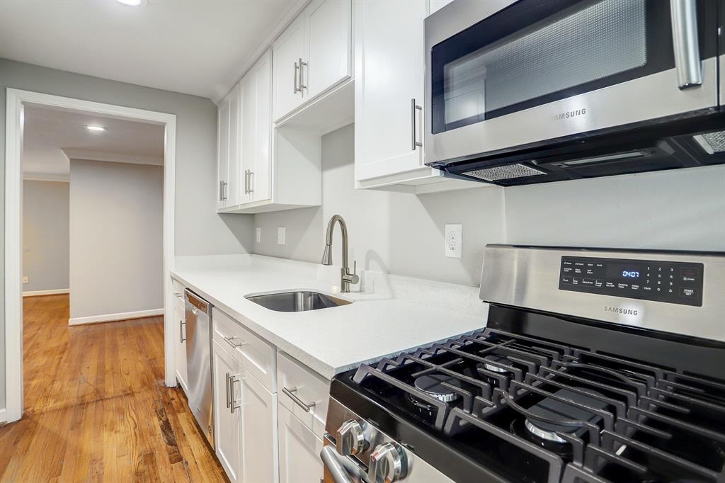 2643 Greenbriar Dr in Houston, TX - Building Photo