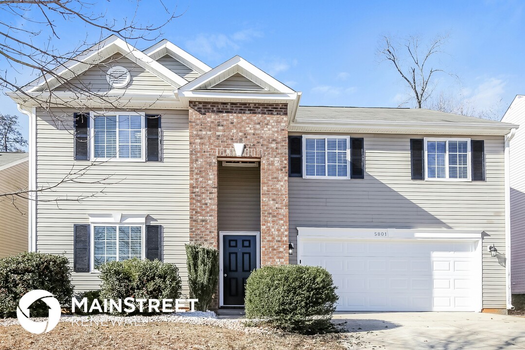 5801 Fisherman Dr in Browns Summit, NC - Building Photo