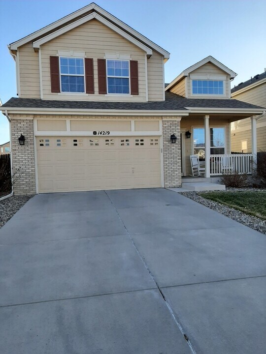 14219 Woodrock Path in Colorado Springs, CO - Foto de edificio