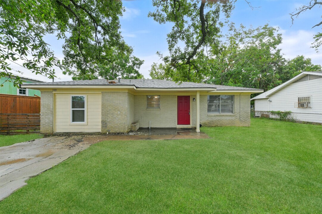 2803 22nd St in Dickinson, TX - Building Photo