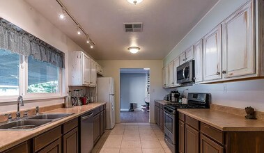 1856 Wegis Ave in Bakersfield, CA - Building Photo - Building Photo